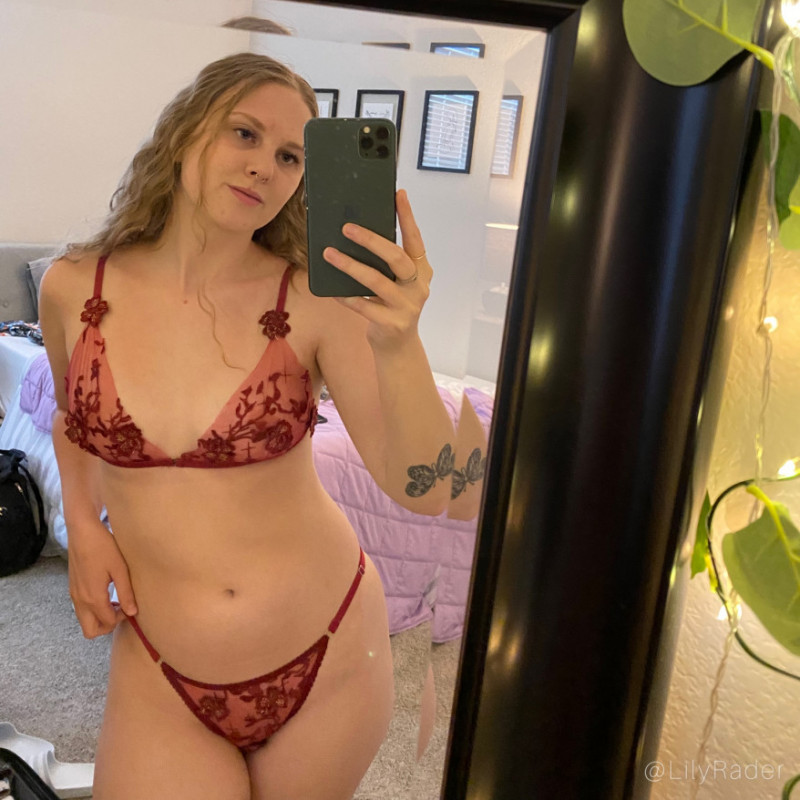 Red flowery lingerie set